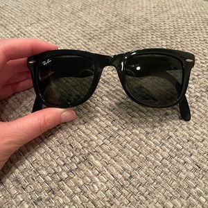 RAY-BAN RB4105 FOLDING WAYFARER